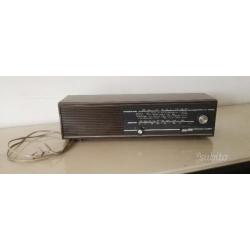 Antica radio mivar R40