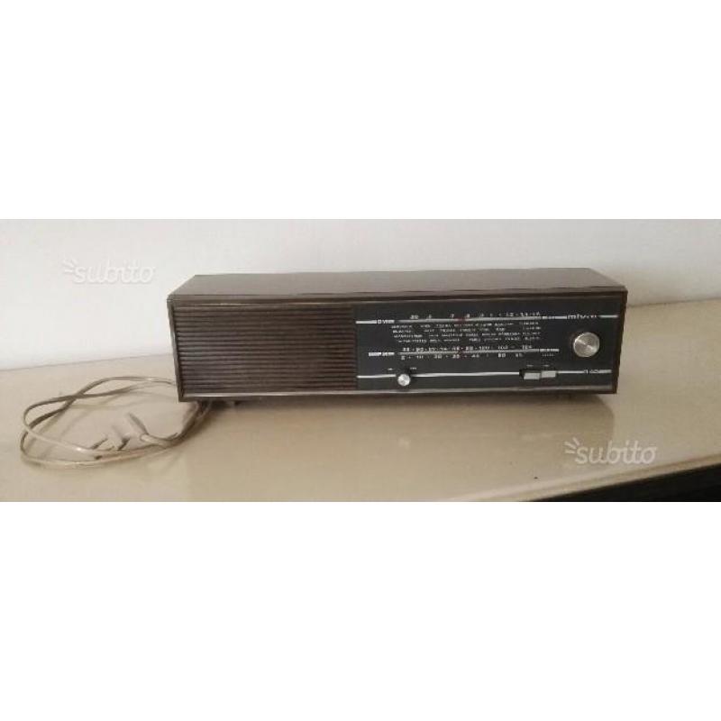 Antica radio mivar R40