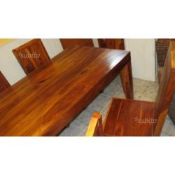 Tavolo con sedie in legno pregiato